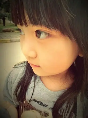 cute的小女孩 最会卖萌 爱搞怪