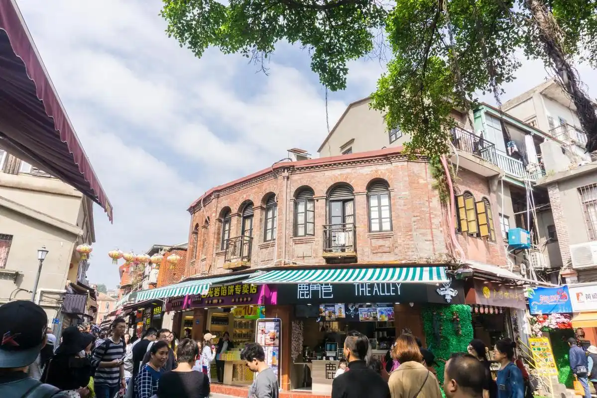 龙头路的选择倒是非常的多在鼓浪屿上面也是饿不到的各种各样的美食在