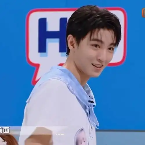 为什么感觉此人一被淋湿年龄立减15    #王俊凯你好星期六