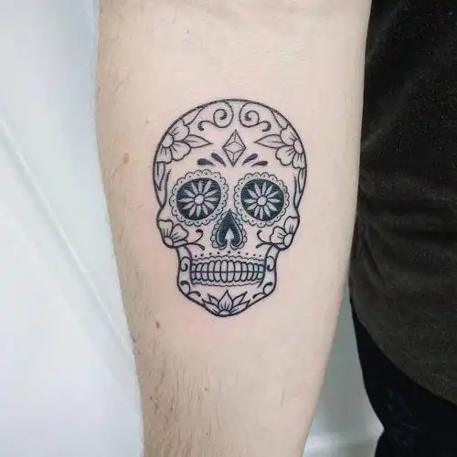 宋先生小臂简单线条骷髅纹身图案