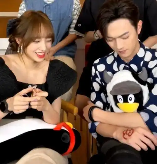 许凯抱程潇再现吻戏##许凯程潇互爆吻戏