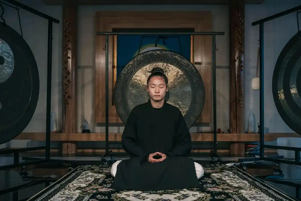 在曼珠庄园,感受音律来带的治愈,打坐时平和的心态以及武当道教 - 抖