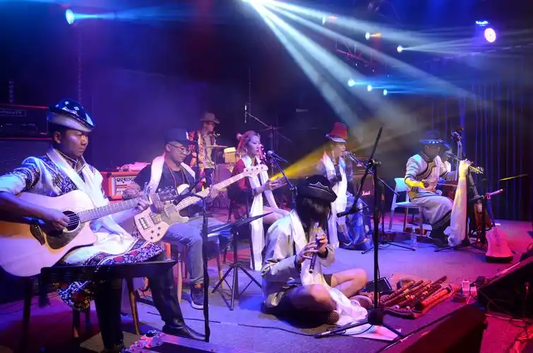 肃南罕德乐队在张掖首场演出《游牧之声-走马》圆满成功