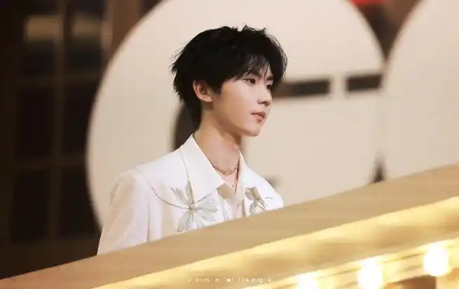 马嘉祺超话03#时代少年团中式刺绣西装#    922024.5.