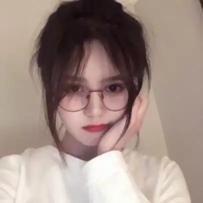 戴眼镜时尚好看女生头像图片