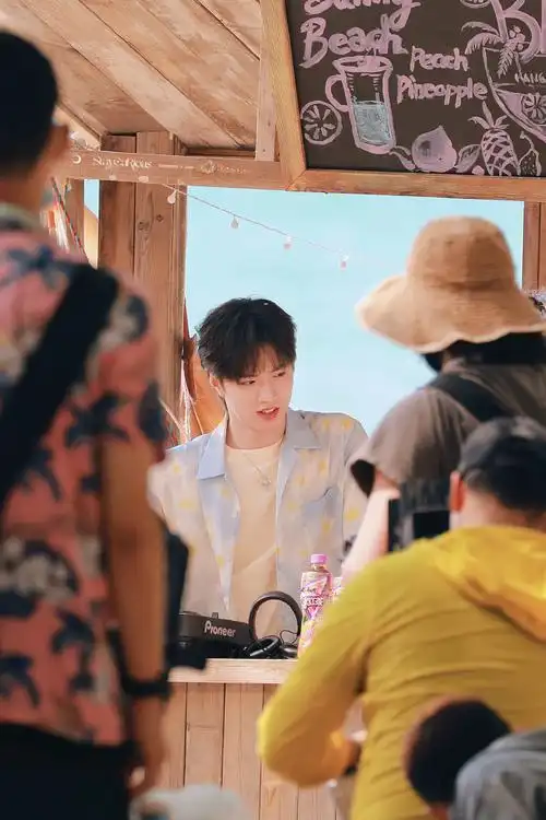 刘耀文康师傅冰红茶品牌代言人