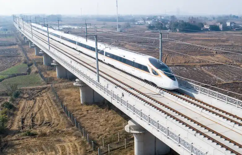 全省16个省辖市实现高铁通达