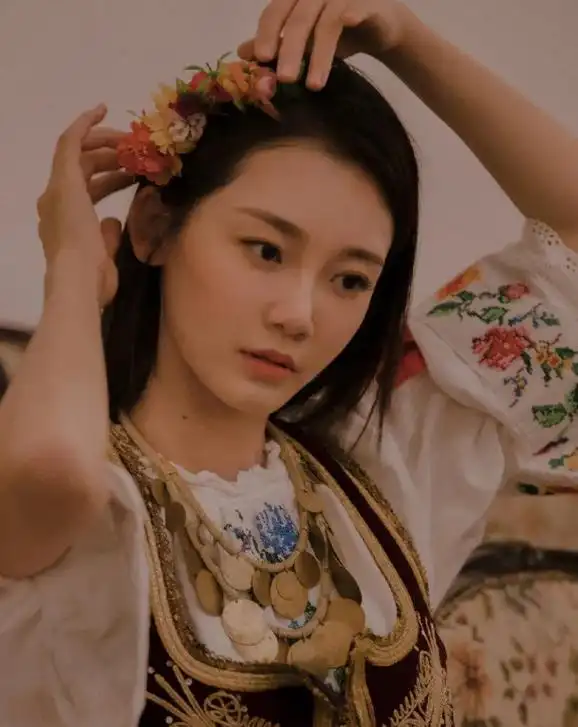 苗苗是冯小刚亲自选中的"冯女郎",为何会在事业爆红时期退圈?