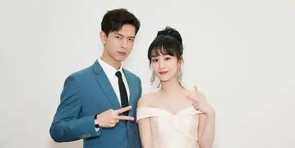 娱乐盛典成揭秘现场,杨紫想成熟,王一博真酷盖,肖战不得不服老_问题