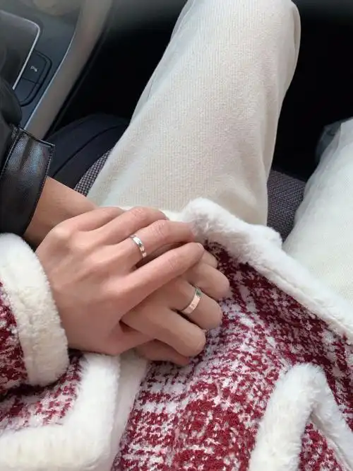 我真的太喜欢拍和男朋友的牵手照了嘻嘻