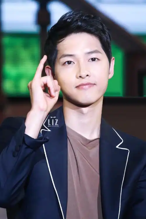 宋仲基1985年9月19日出生于韩国大田广域市