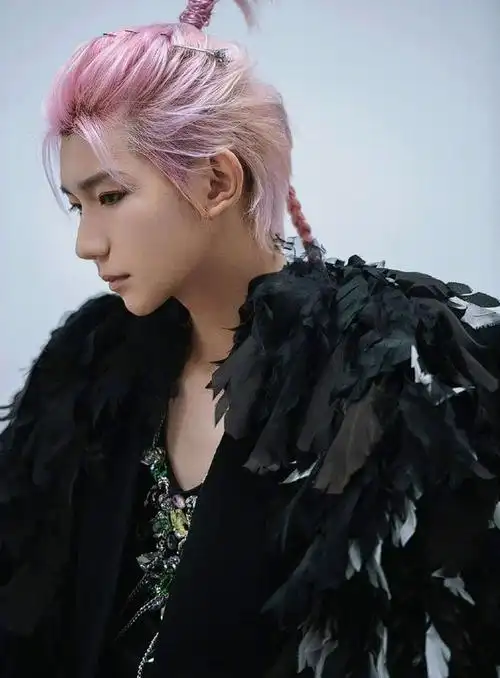 王源头发染了七个半小时