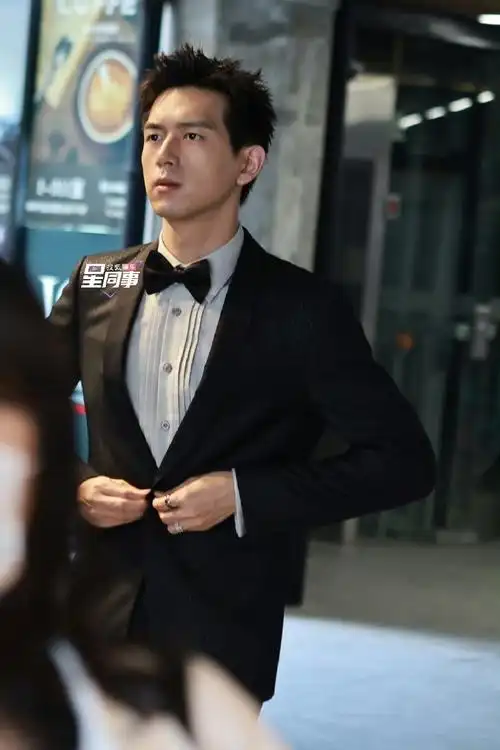 李现的身材穿什么都是男人味的最佳呈现08熟男西装暴徒现谁能拒绝