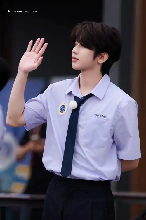 奔跑吧蔡徐坤##蔡徐坤奔跑吧校服造型