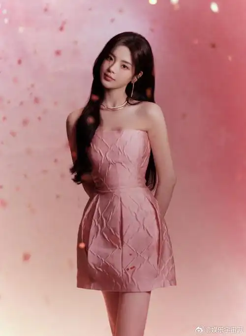 杨超越漫步花海##杨超越黑粉两套造型