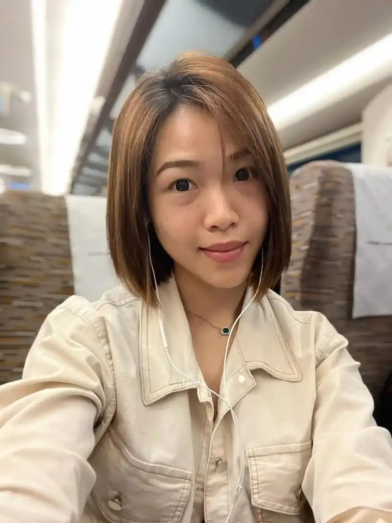 差不多三十岁的人了不会化妆 不懂打扮.衣着普普通通.原相机的 - 抖音