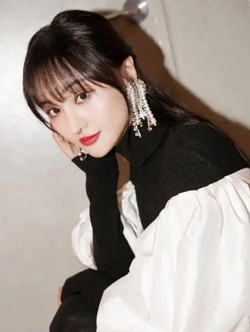 上海男人多了,前不久郑爽刚刚分手的男友张恒似乎也是上海人吧?