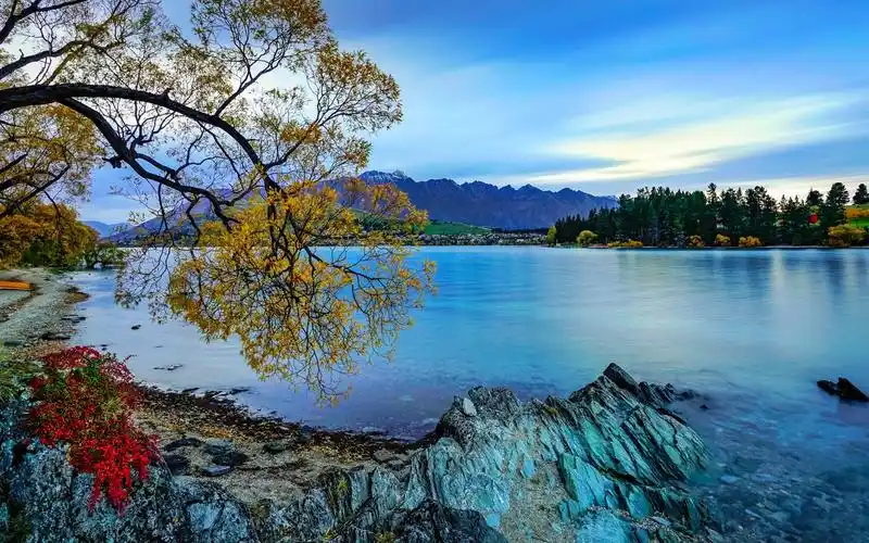 秋天的皇后镇唯美高清桌面壁纸