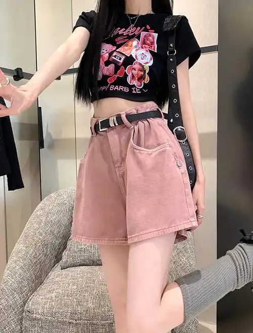 粉色丸全不挑搭配,属于怎么搭配怎么好看的哦~舒适的牛仔棉面料,透气