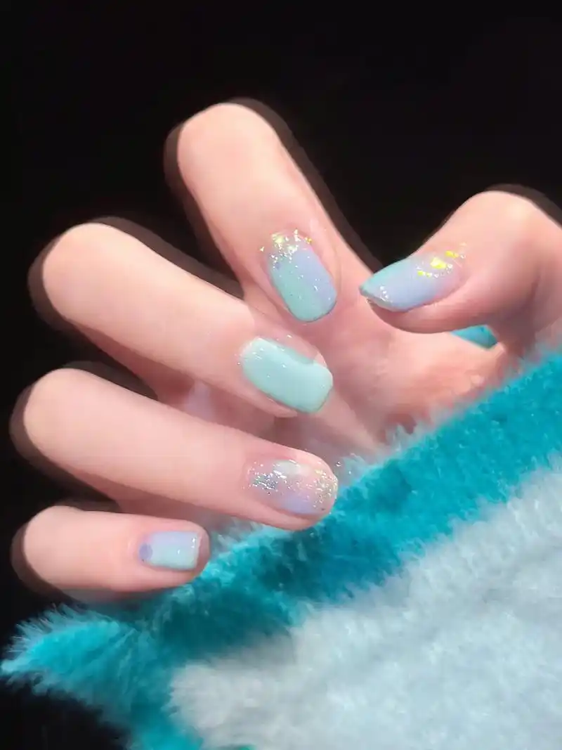 夏日清凉薄荷绿|双色渐变.#夏日美甲 #抖音网红美甲 #女孩 - 抖音