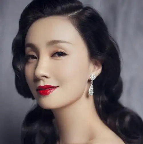 "天生狐狸眼"的8位女星:眼神勾人魂,妩媚灵动,媚到了骨子里