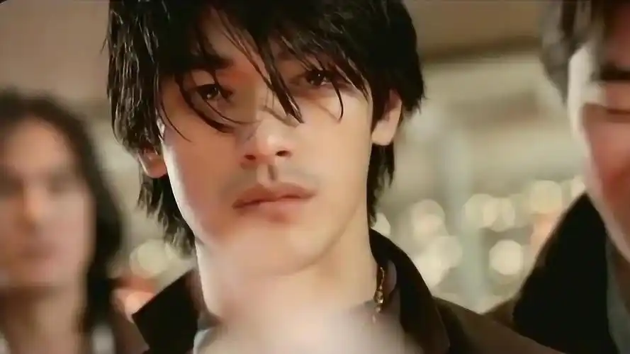 两个只能活一个金城武这段视频看一次笑一次全程没有一句台词