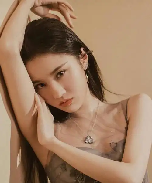 张慧雯是一位中国内地的女演员,认真演戏,深受观众喜爱.