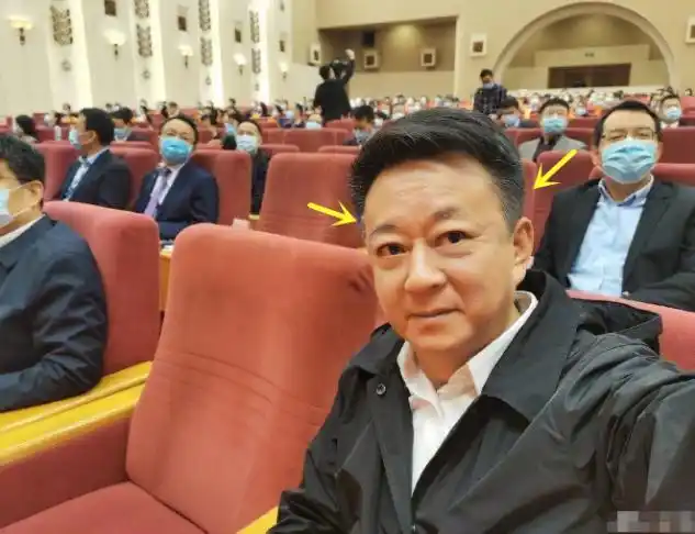 56岁朱军近况曝光,离开央视现身商演,儿子继承父业成骄傲