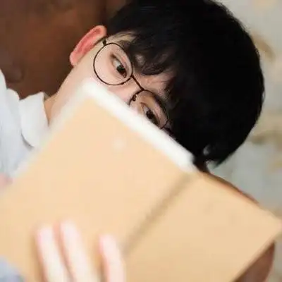 2021最帅戴眼镜男生头像