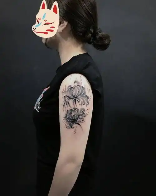 彼岸花纹身图片_手臂水墨纹身图案