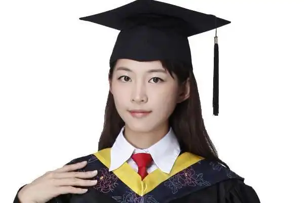 学士帽的穗放在哪边-排行榜123网