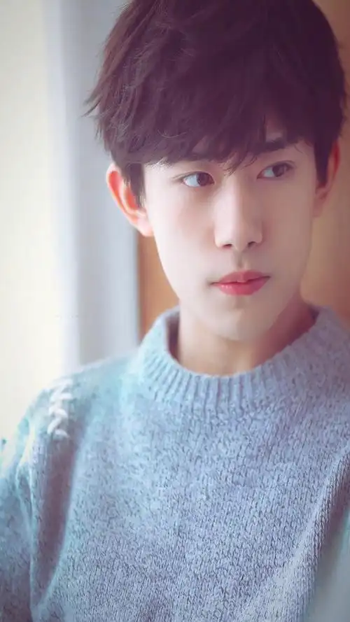 易烊千玺温柔帅气高清写真手机壁纸