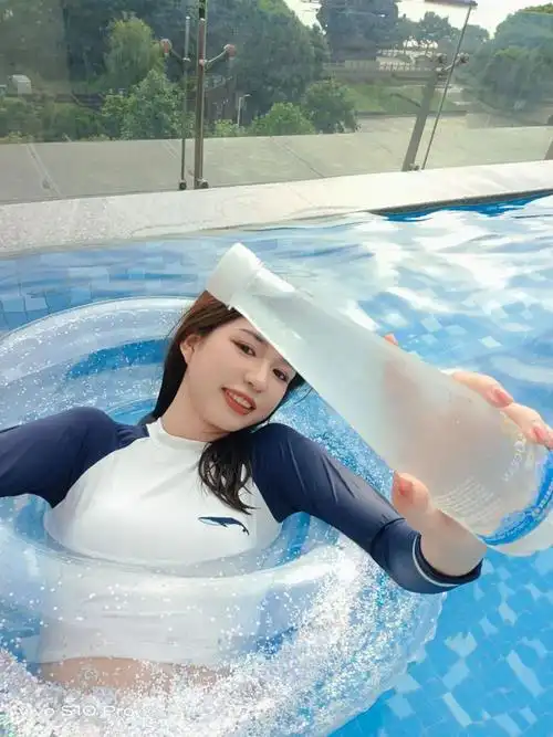 游泳清凉自拍