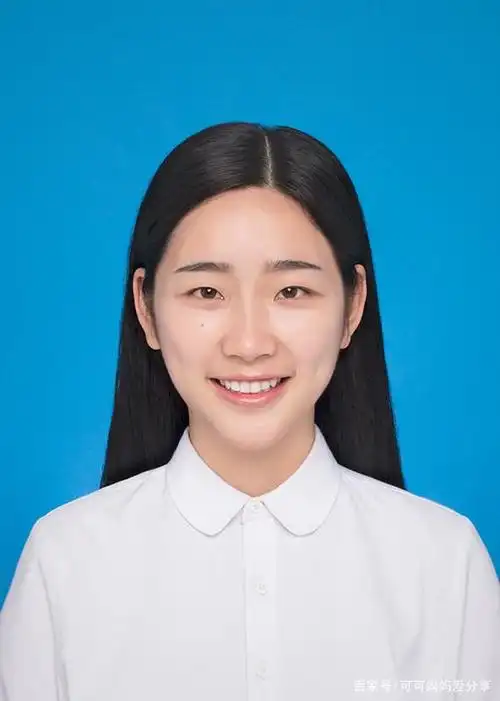 女性晒出从小到大的证件照,网友:好美,原来是从小美到大