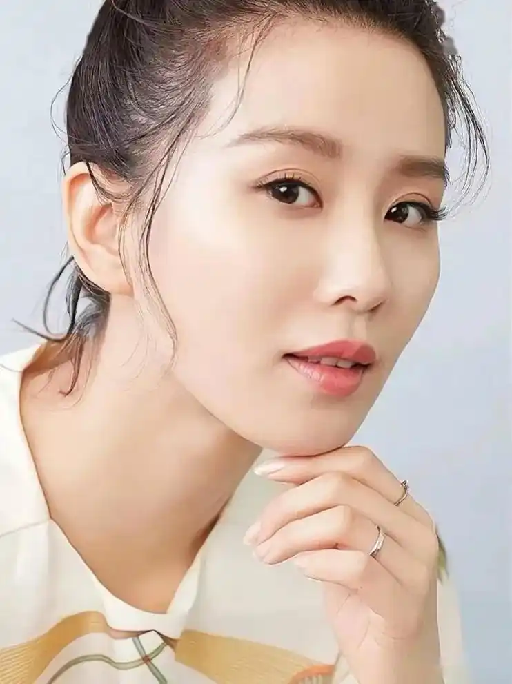 1,金形脸型   刘诗诗的整体面相来看,属于金型面相,这类女性加入