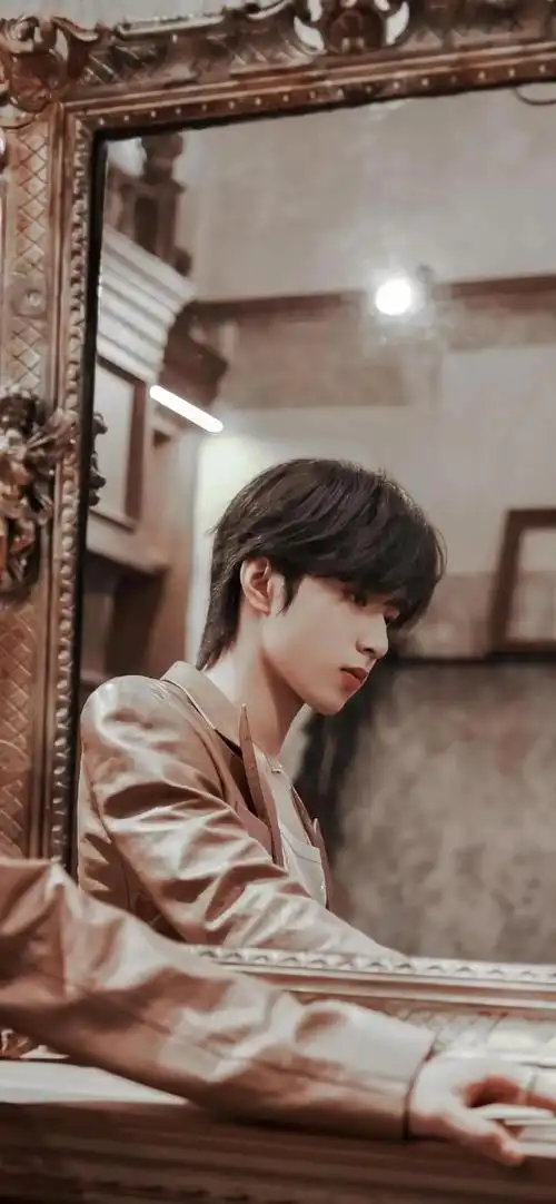 帅哥明星刘耀文潮流壁纸