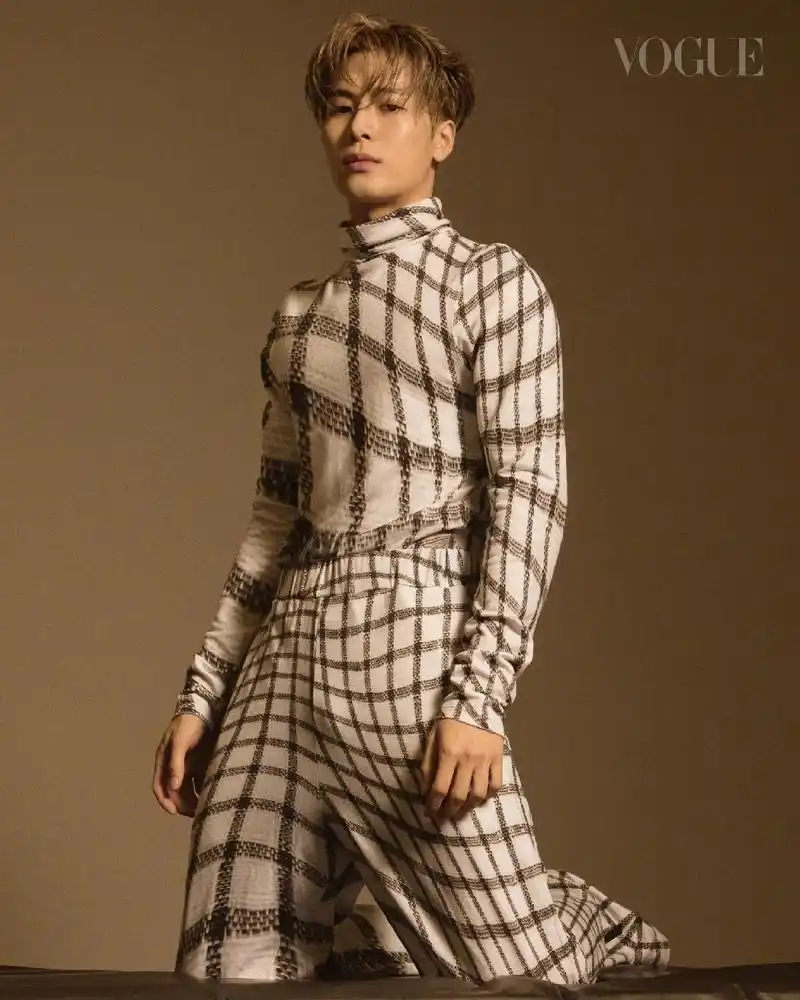 王嘉尔vogue新加坡版10月封面