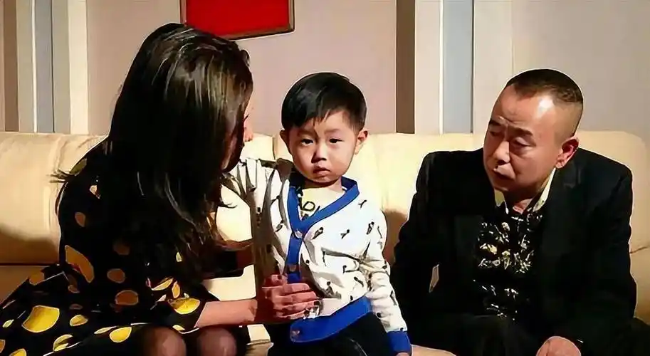 潘阳:嫁10亿富豪,婚后10年,为何带着儿子长住娘家?_石磊_潘长江_女儿