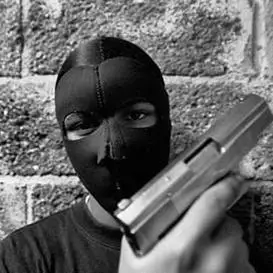 蒙面持枪大叔头像