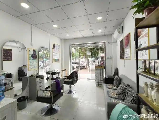 『店铺名称』:社区围绕新装修理发店低价出手