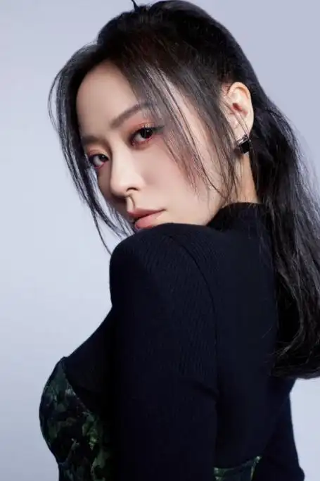 张靓颖痴爱冯轲15年被骗走亿万身家离婚6年后二人天差地别