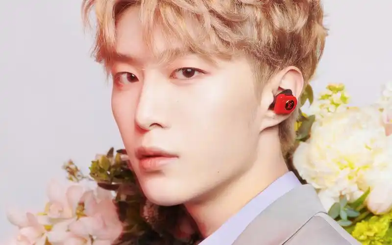 范丞丞帅气活动照图片桌面壁纸