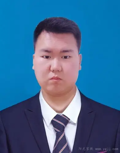 求ps大神p一张蓝底西服照片打领带的一寸照片