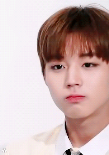 朴志训跳舞动图