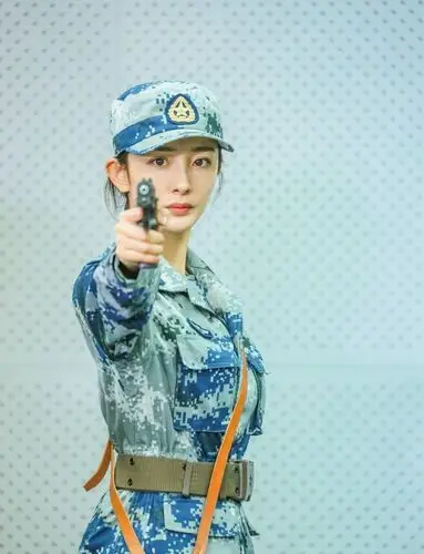 女神杨幂一组军装打扮合辑,温婉大方,英气十足,笑容真迷人!
