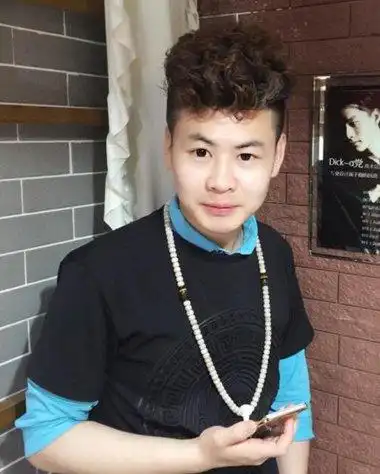 男人小海浪发型图片 初中男发型大全