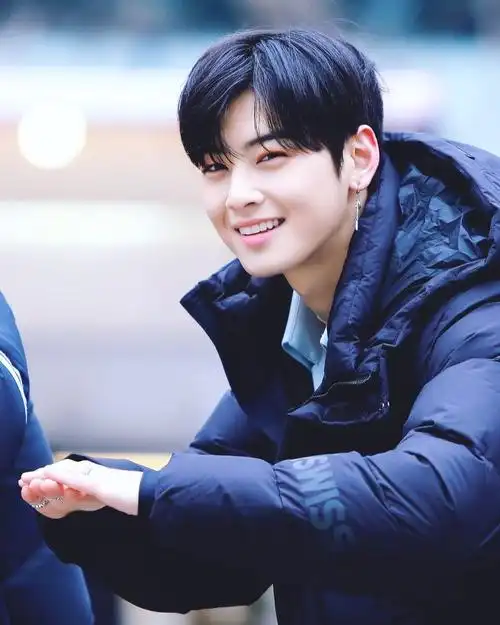 车银优让你无法移开视线的他出道初期之嫩照