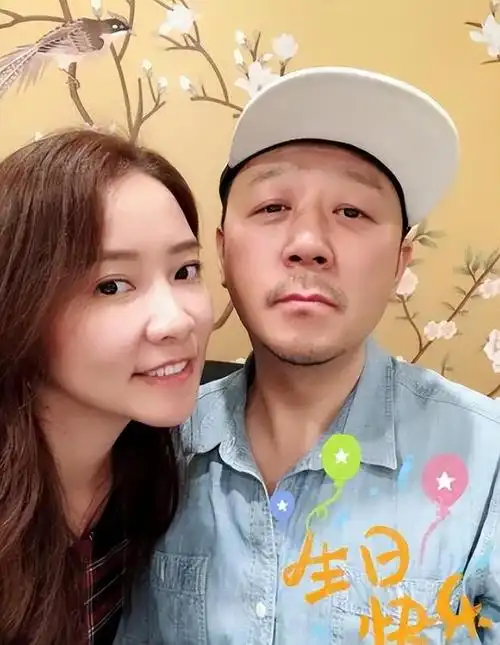 回顾演员郭涛镜头前和小十几岁娇妻秀恩爱背地里却看不起她