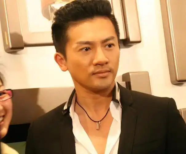 回顾表面上是端正男神其实鼻子歪斜这8位男星经不起细看