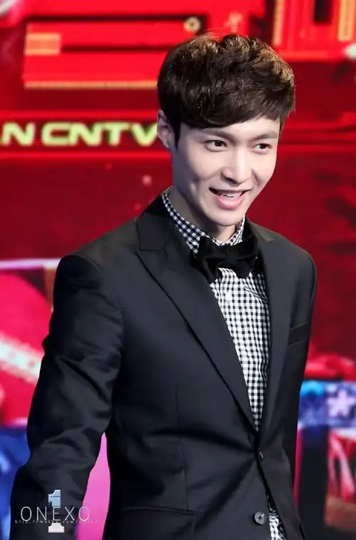 p>张艺兴(lay),1991年10月7日出生于湖南省长沙市,中国内地流行乐男